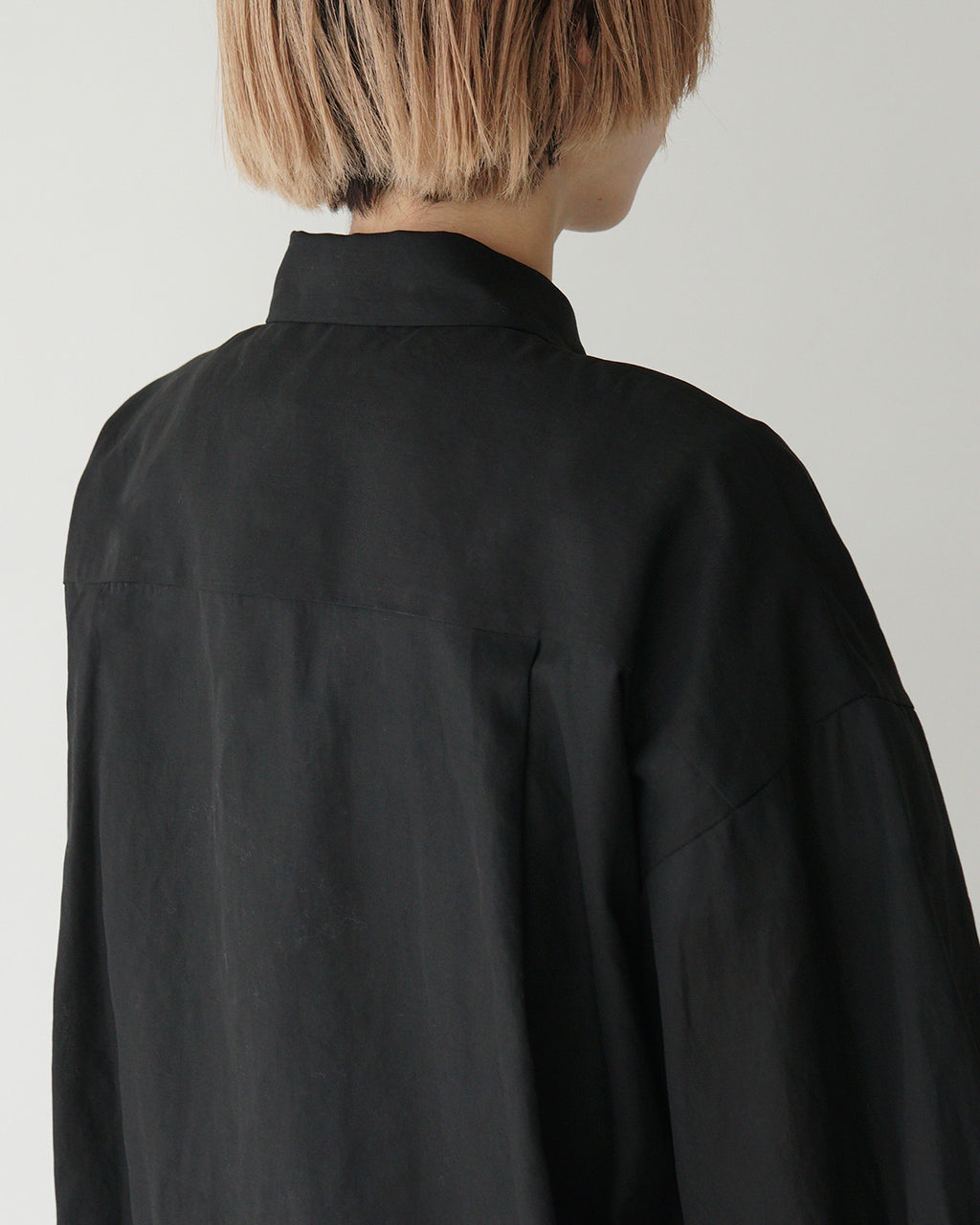 【SALE!30%OFF】サクラ クロップド丈 シャツ SHRINK GABARDINE CROPPED SHIRT シュリンク ギャバジン ワイドスリーブ 125117071