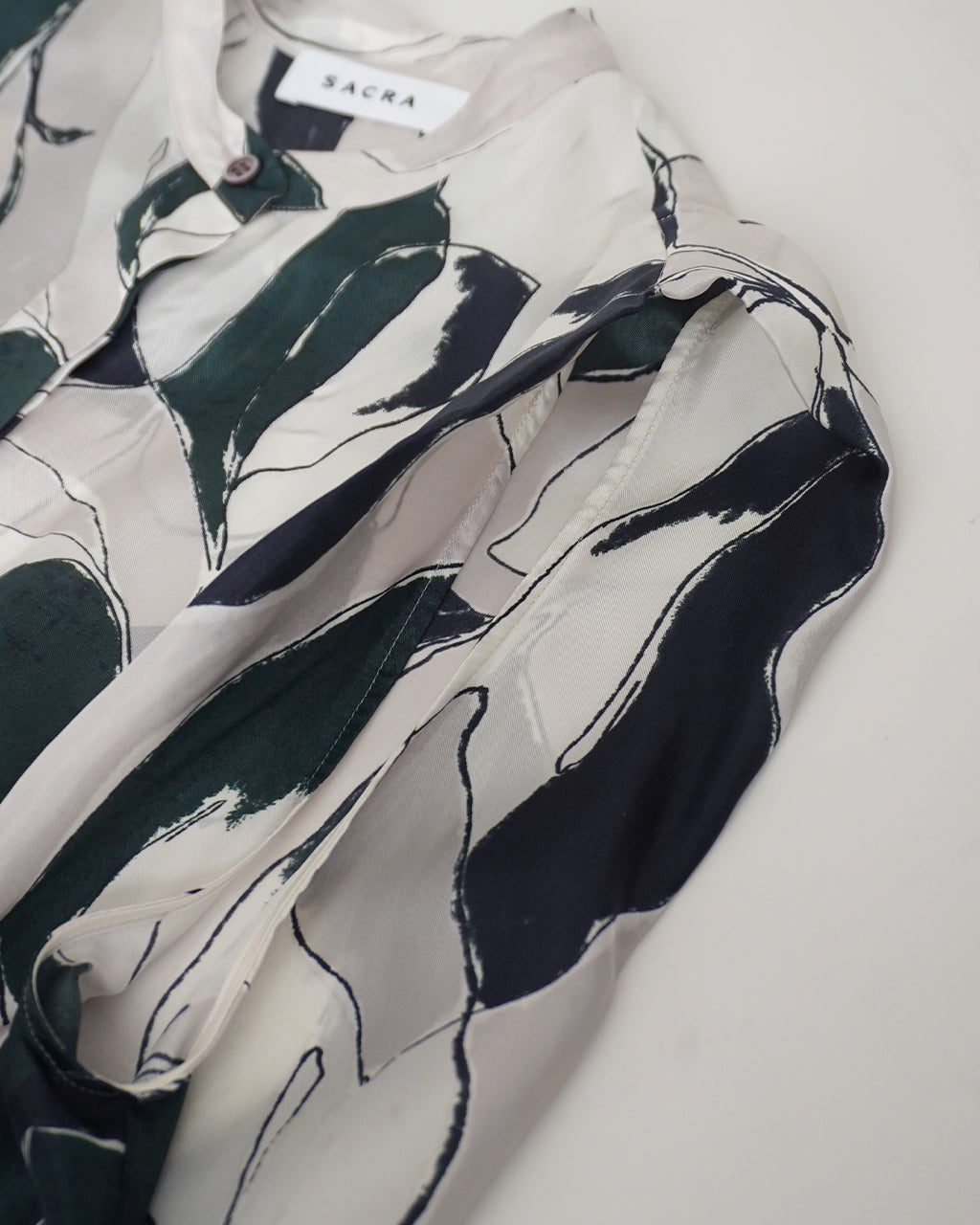 MODERN LEAVES TOP 126213071