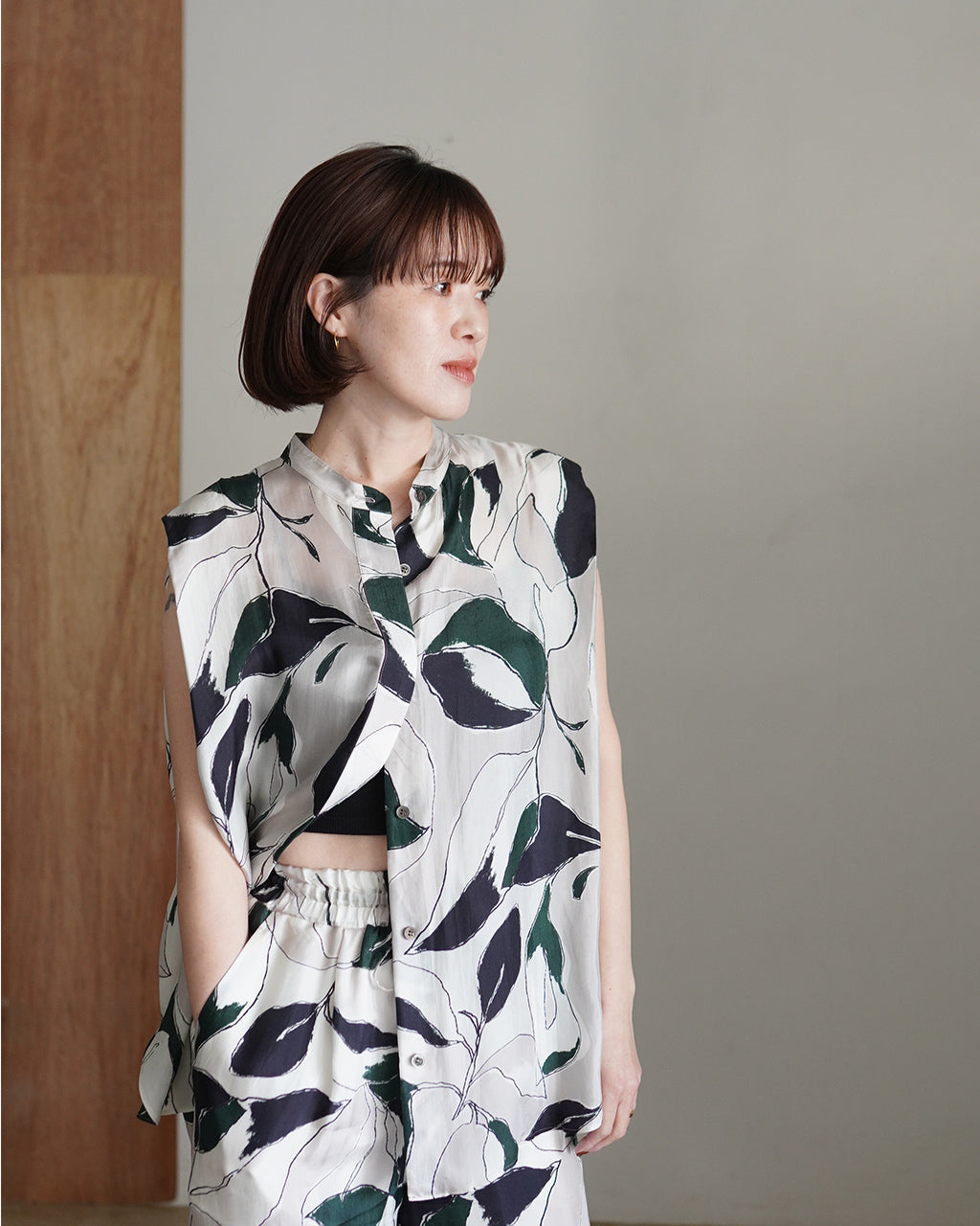 MODERN LEAVES TOP 126213071