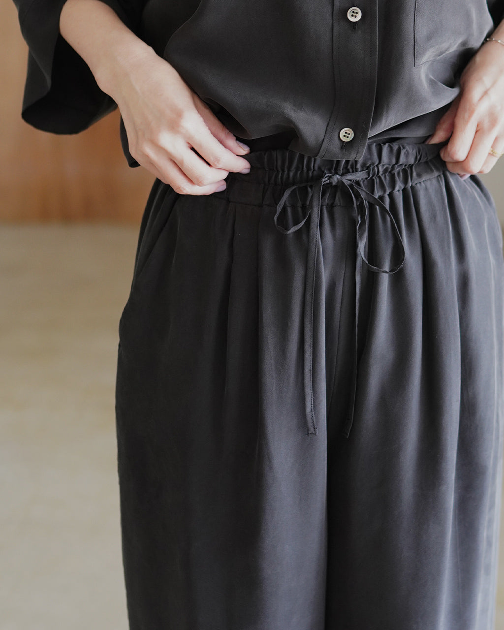 PREMIUM SILK SANDWASH PANTS 126207113