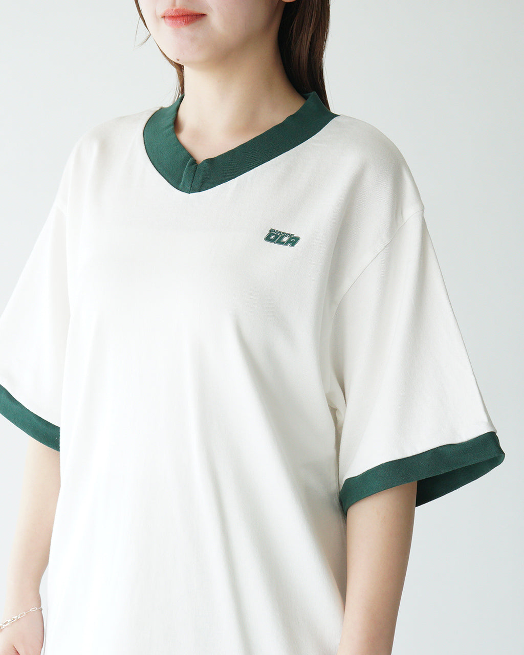 【SALE!30%OFF】オブリガード 半袖Tシャツ ロゴ Vネック カットソー プレーティング天竺 フットボール風 バックプリント OBRIGADO TEE 25MMSCU02