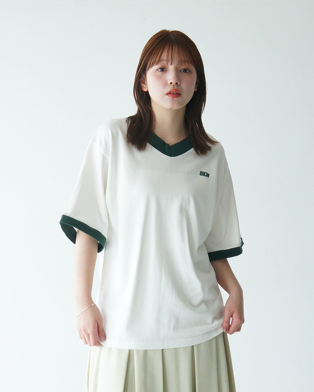 THE SHINZONE シンゾーン オブリガード 半袖Tシャツ ロゴ Vネック カットソー プレーティング天竺 フットボール風 バックプリント OBRIGADO TEE 25MMSCU02【送料無料】