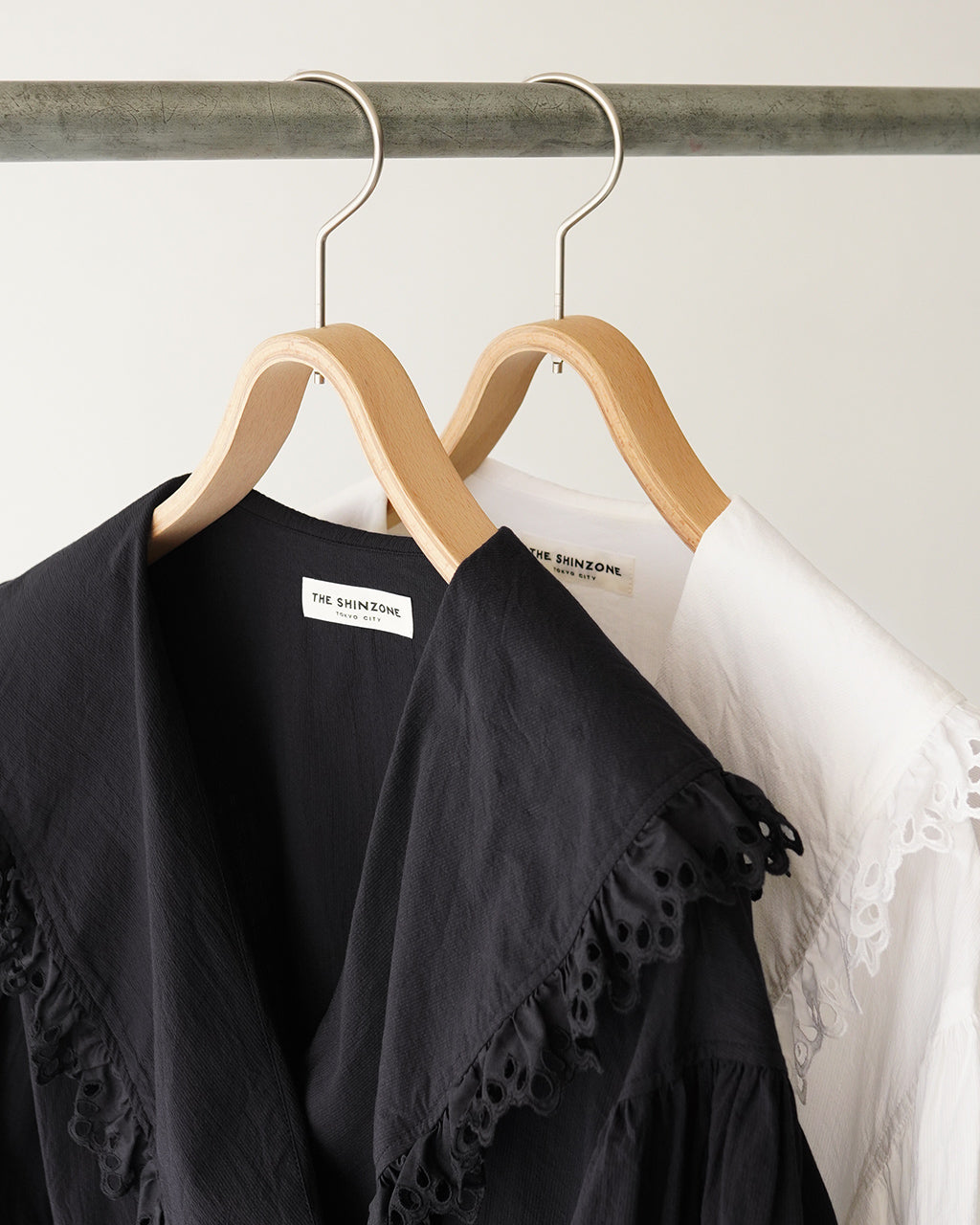 THE SHINZONE シンゾーン カシュクールブラウス CACHE COUER BLOUSE コットン レース シャツ ヴィンテージ風 ギャザー 25SMSBL02 【送料無料】