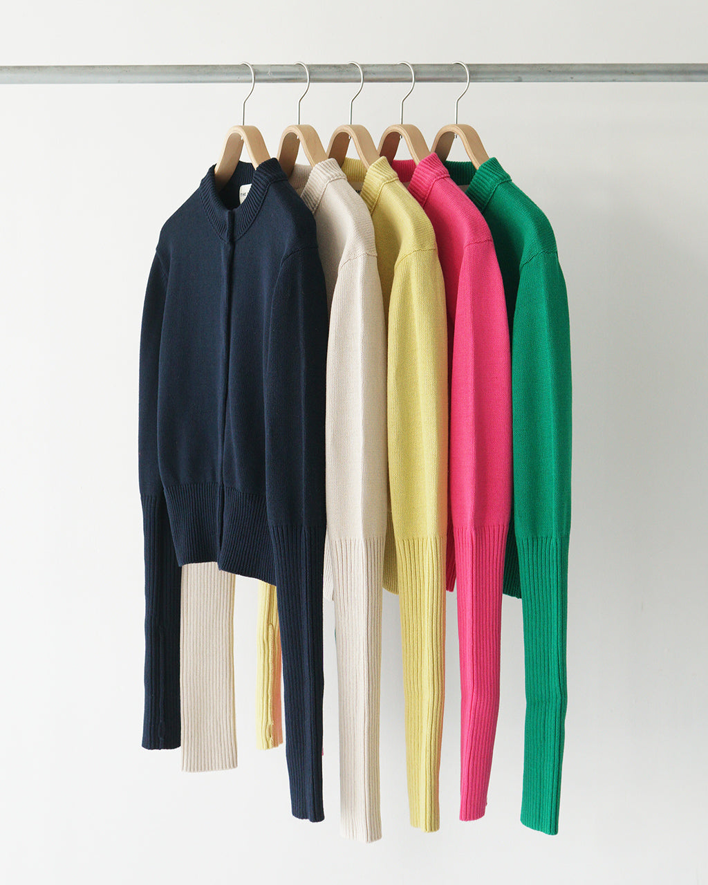 コットン ロングリブカーディガン COTTON LONG RIB CARDIGAN フィンガーホール付き ショート丈 25SMSNI01