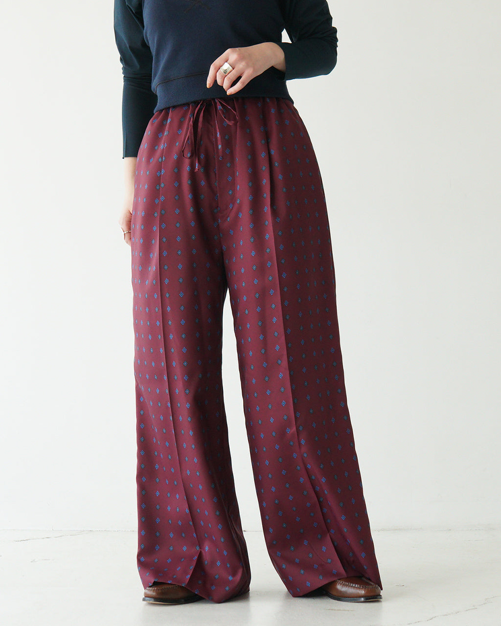 【SALE!30%OFF】ワンタックパンツ 小紋柄 プリント柄 CARPET PATTERNED PANTS ワイドパンツ 小紋柄 ウエストゴム センタープレス 裏地付き 25SMSPA07