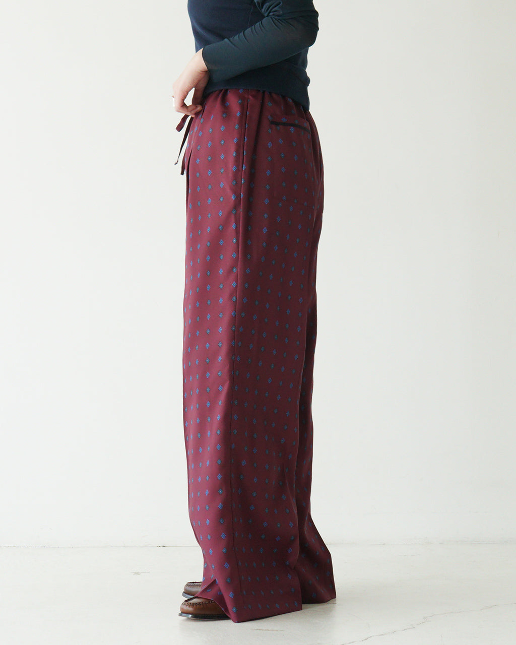 【SALE!30%OFF】ワンタックパンツ 小紋柄 プリント柄 CARPET PATTERNED PANTS ワイドパンツ 小紋柄 ウエストゴム センタープレス 裏地付き 25SMSPA07