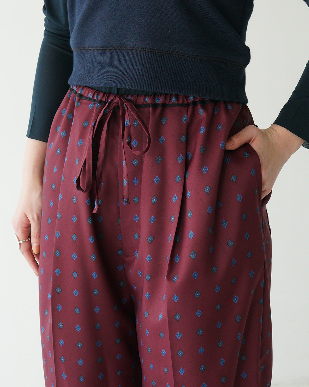 【SALE!30%OFF】ワンタックパンツ 小紋柄 プリント柄 CARPET PATTERNED PANTS ワイドパンツ 小紋柄 ウエストゴム センタープレス 裏地付き 25SMSPA07