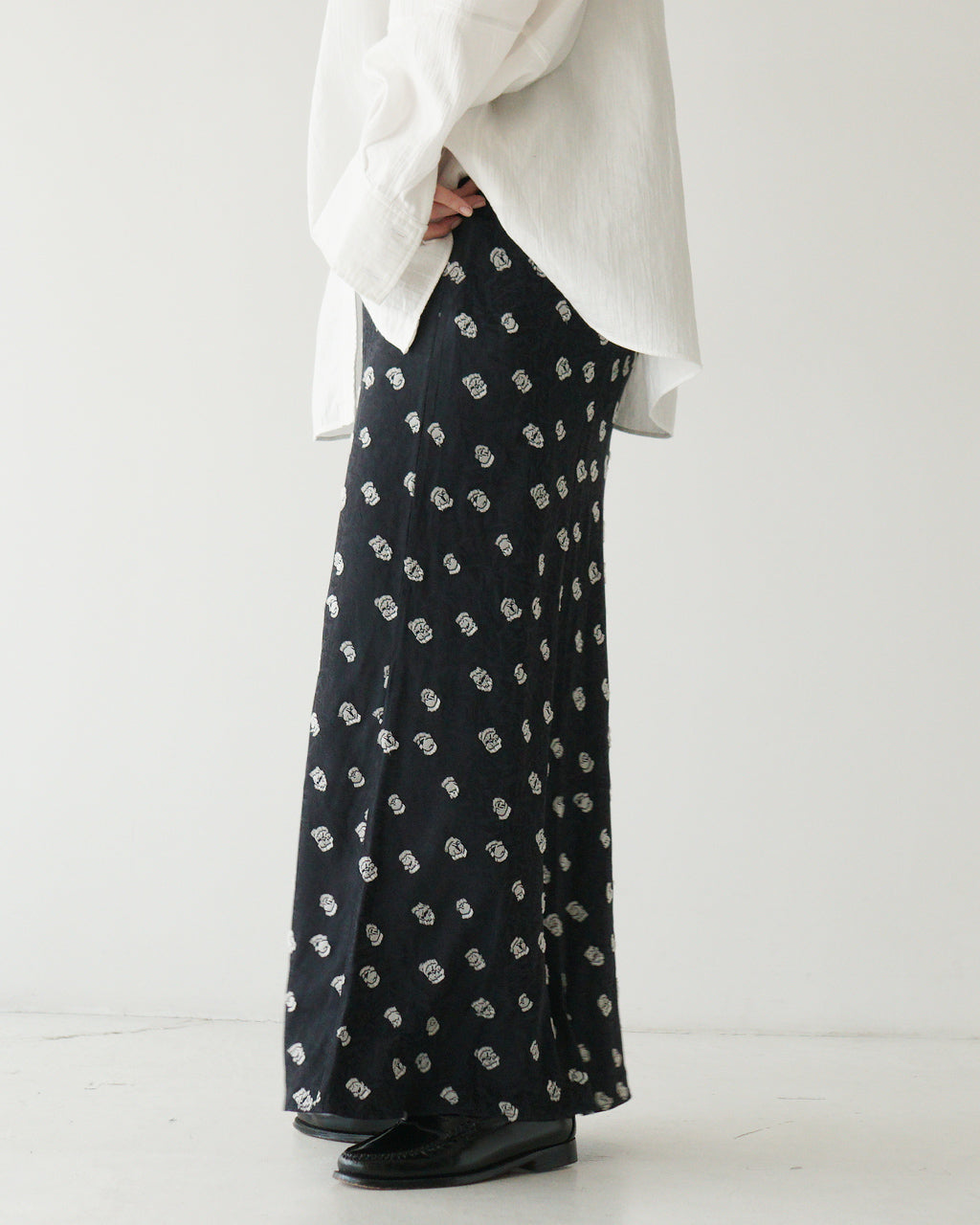 THE SHINZONE 신존 폴카 도트 자카드 스커트 SIMON DOTS JACQUARD SKIRT 타이트롱 스커트 25SMSSK01【무료우송】