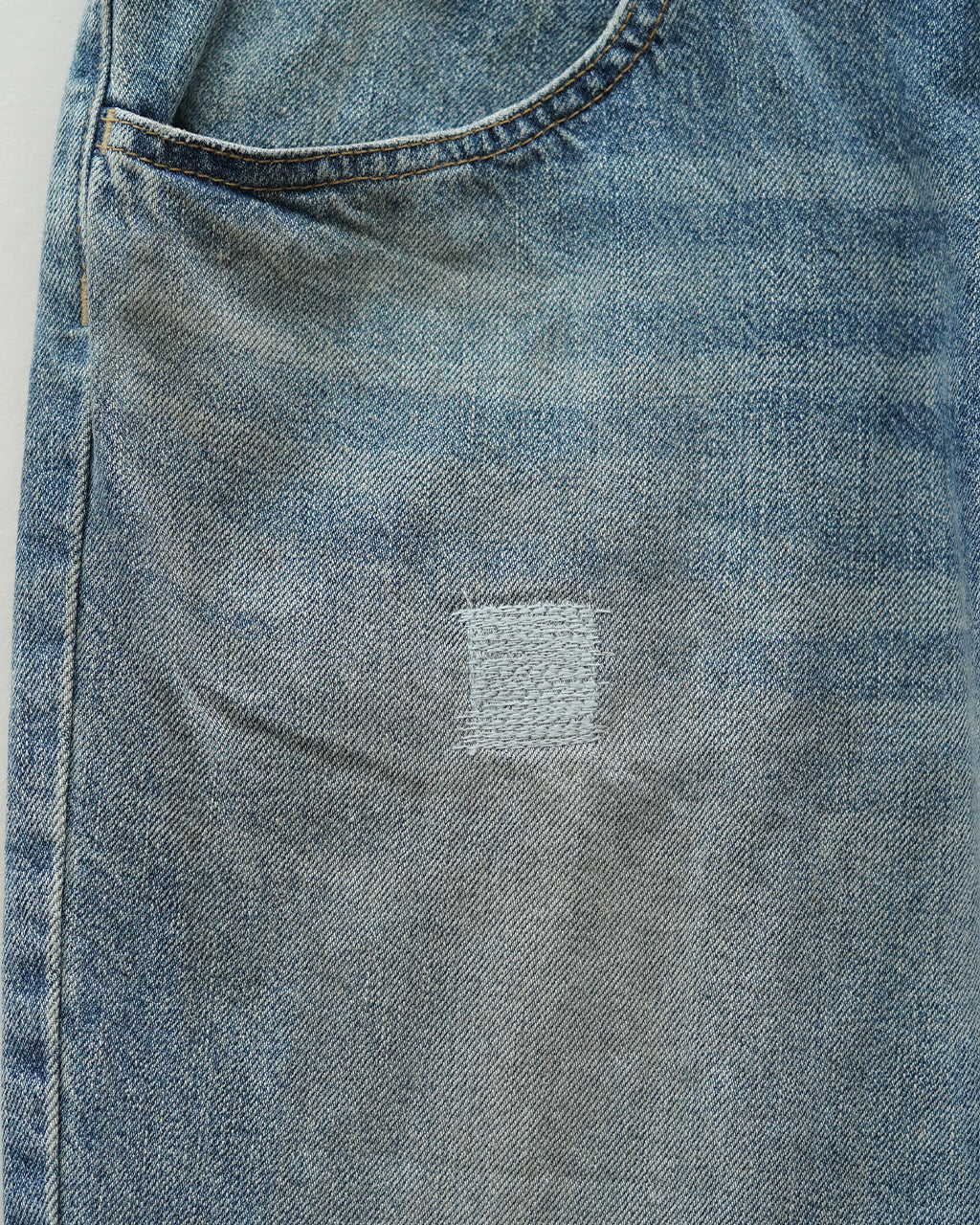 KENDRICK (DISTRESSED JEANS) COM-26F-DM01