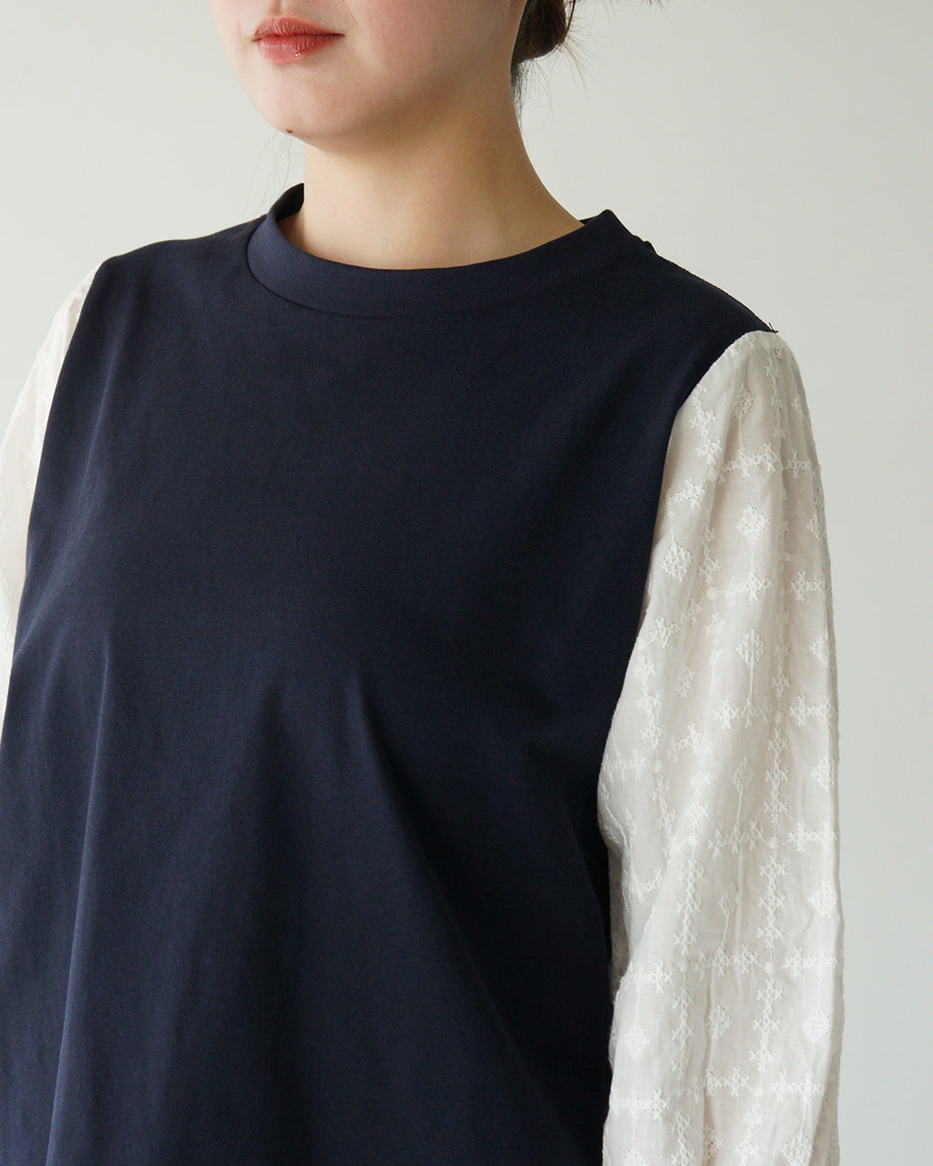 sosotto ソソット 【Crouka別注色】 32/2天竺袖クロスステッチ刺繍7分袖 ブラウス Tシャツ カットソー 長袖 重ね着シャツ風 ドッキング 42511122<別注>