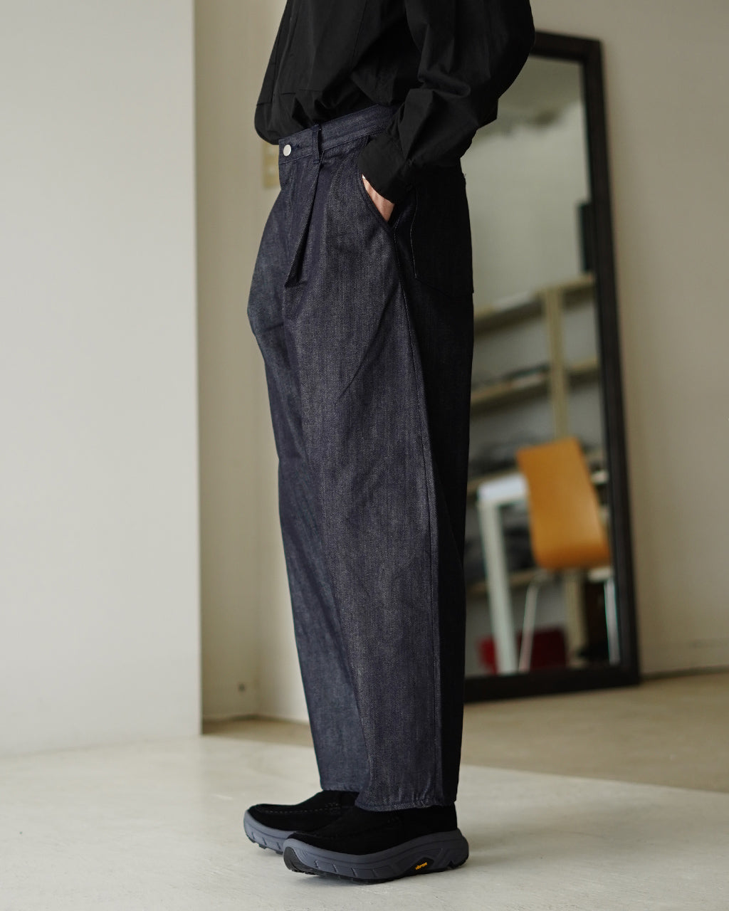 STILL BY HAND Deep tuck wide denim pants DN01253