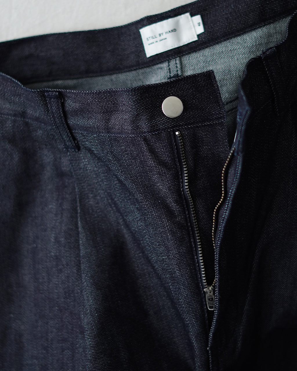 STILL BY HAND Deep tuck wide denim pants DN01253