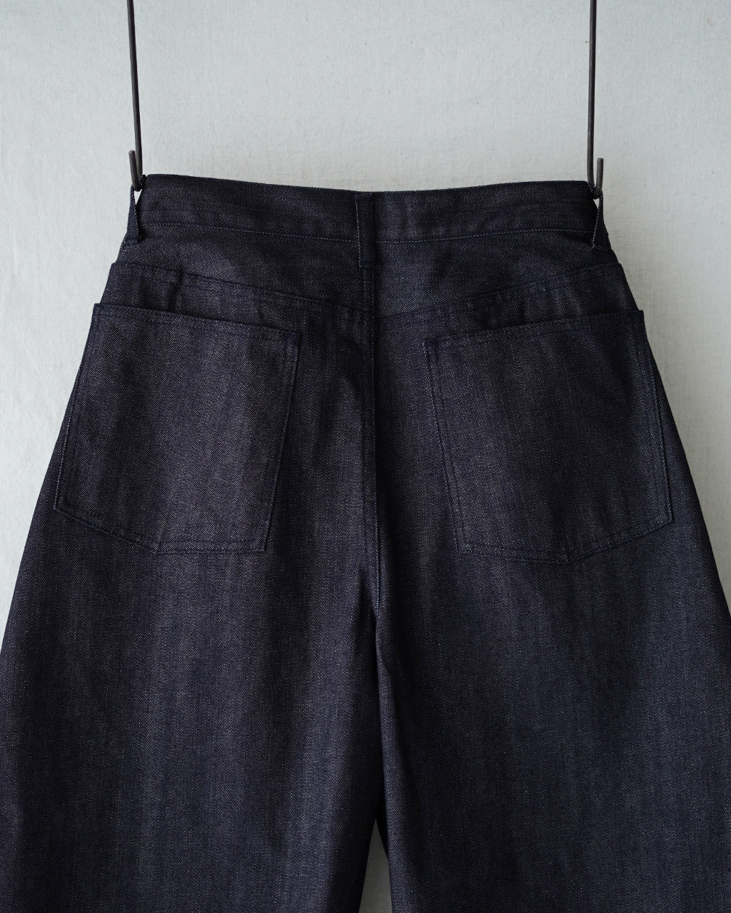 STILL BY HAND Deep tuck wide denim pants DN01253