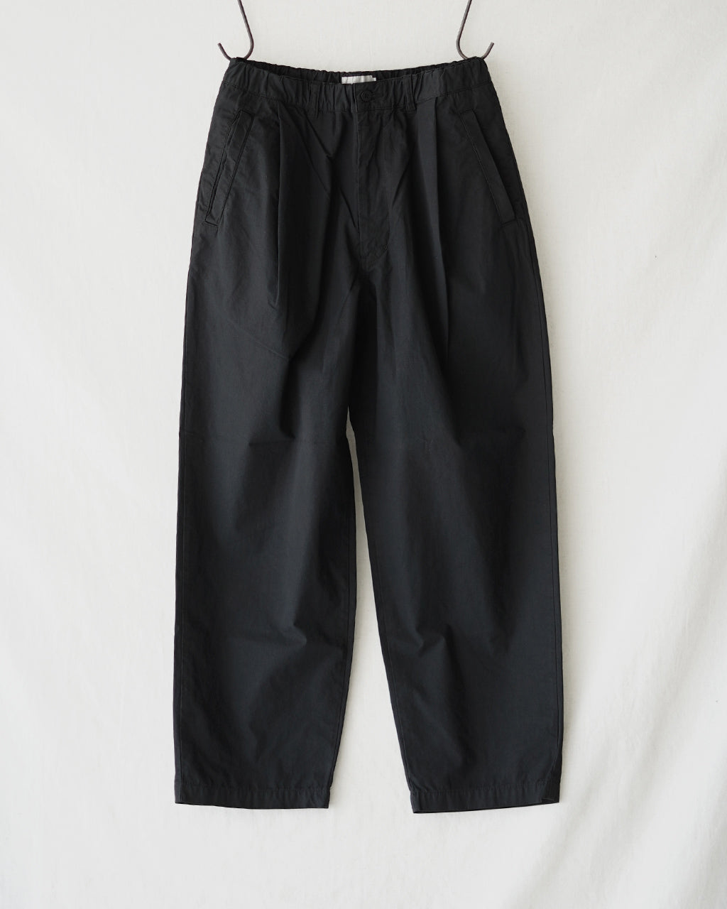 STILL BY HAND Garment-dye deep tuck pants PT02253