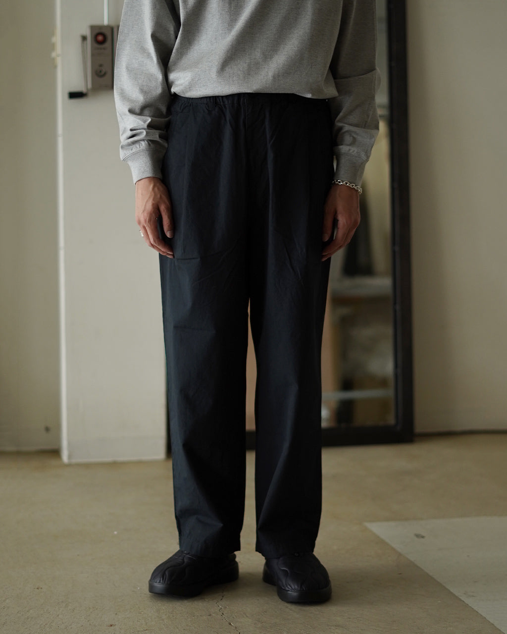 STILL BY HAND Garment-dye deep tuck pants PT02253