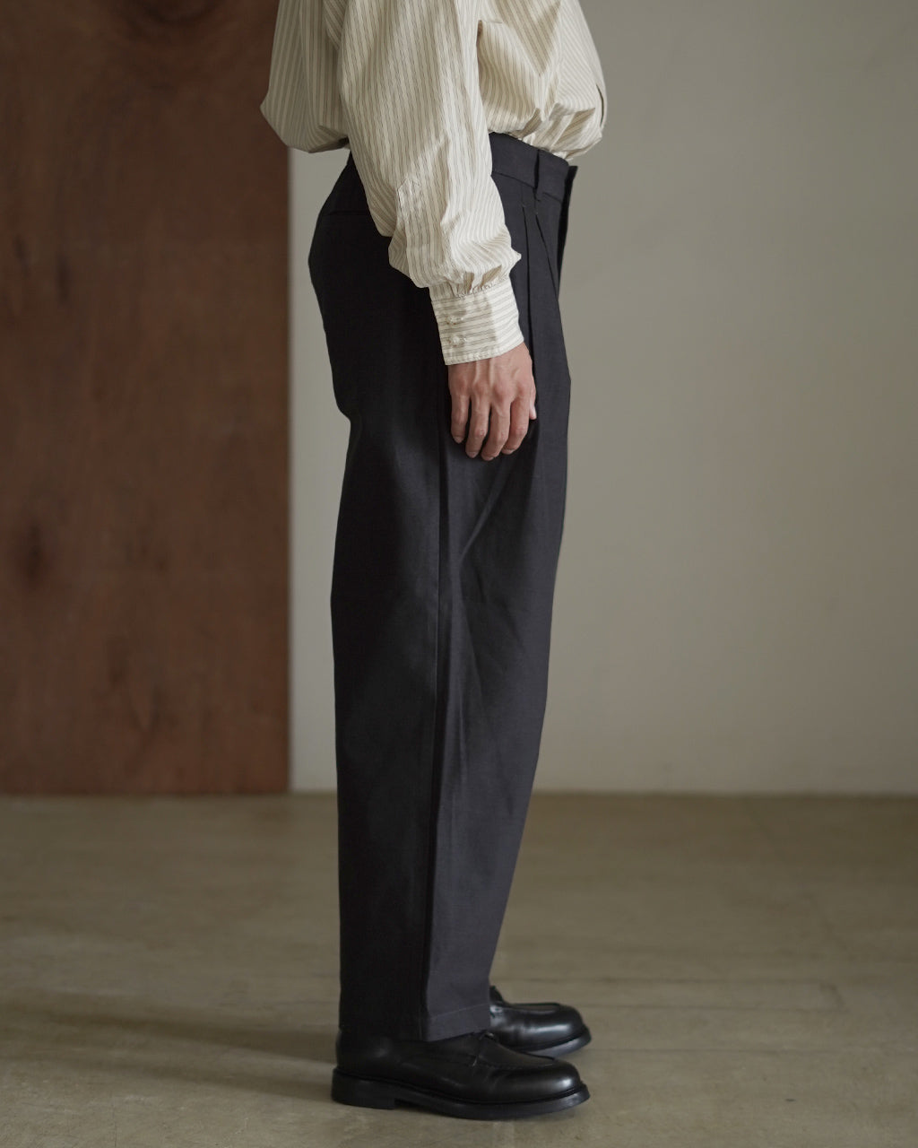 Deep tuck pressed pants PT06253