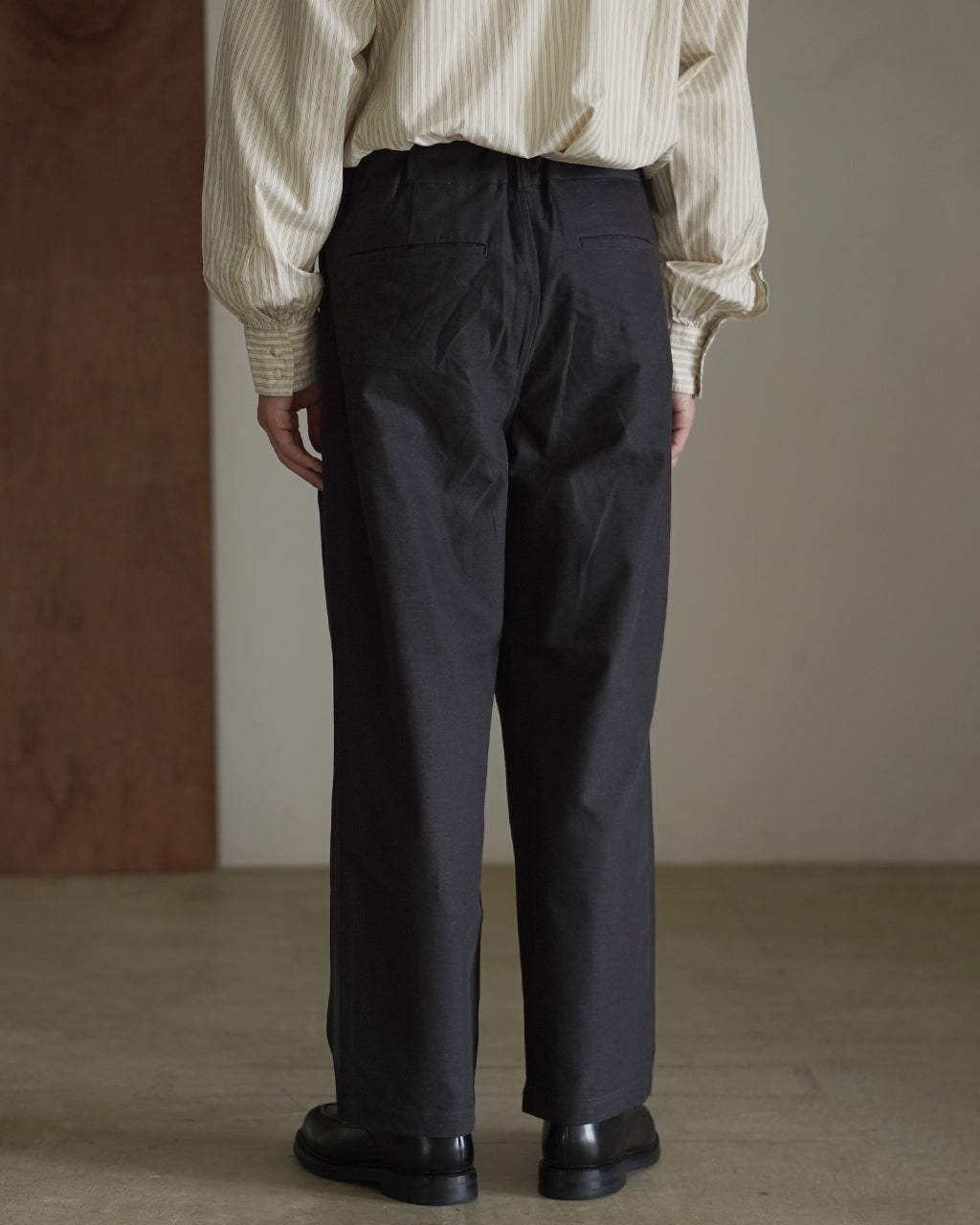 Deep tuck pressed pants PT06253