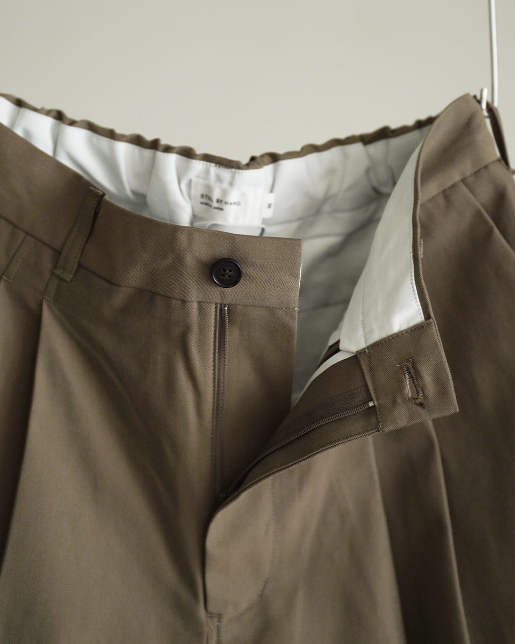 Deep tuck pressed pants PT06253