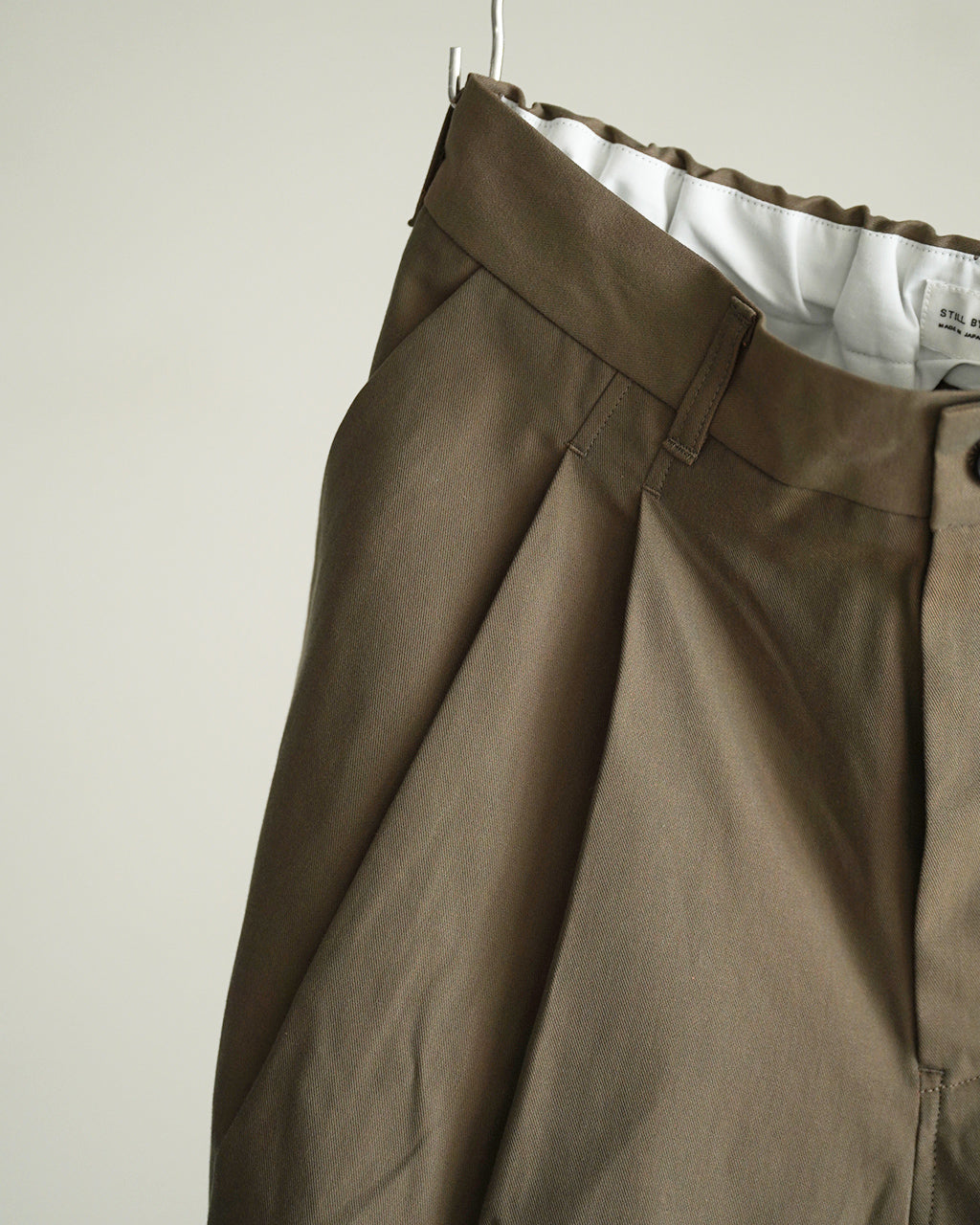 Deep tuck pressed pants PT06253