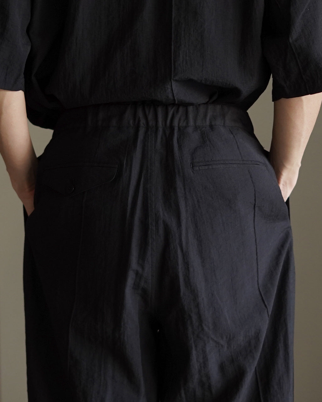 STILL BY HAND スティルバイハンド Pin tuck easy pants イージーパンツ テーパードシルエット|Crouka(クローカ)