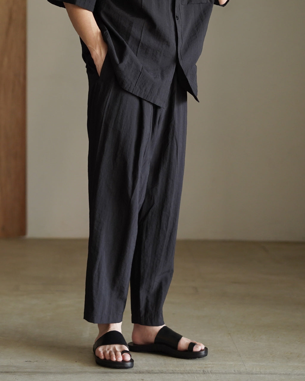 STILL BY HAND スティルバイハンド Pin tuck easy pants イージーパンツ テーパードシルエット|Crouka(クローカ)