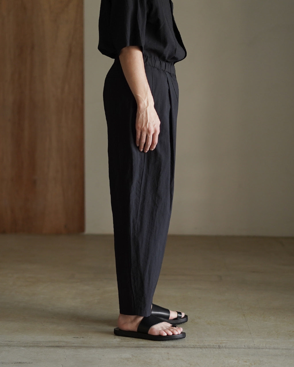 STILL BY HAND スティルバイハンド Pin tuck easy pants イージーパンツ テーパードシルエット|Crouka(クローカ)