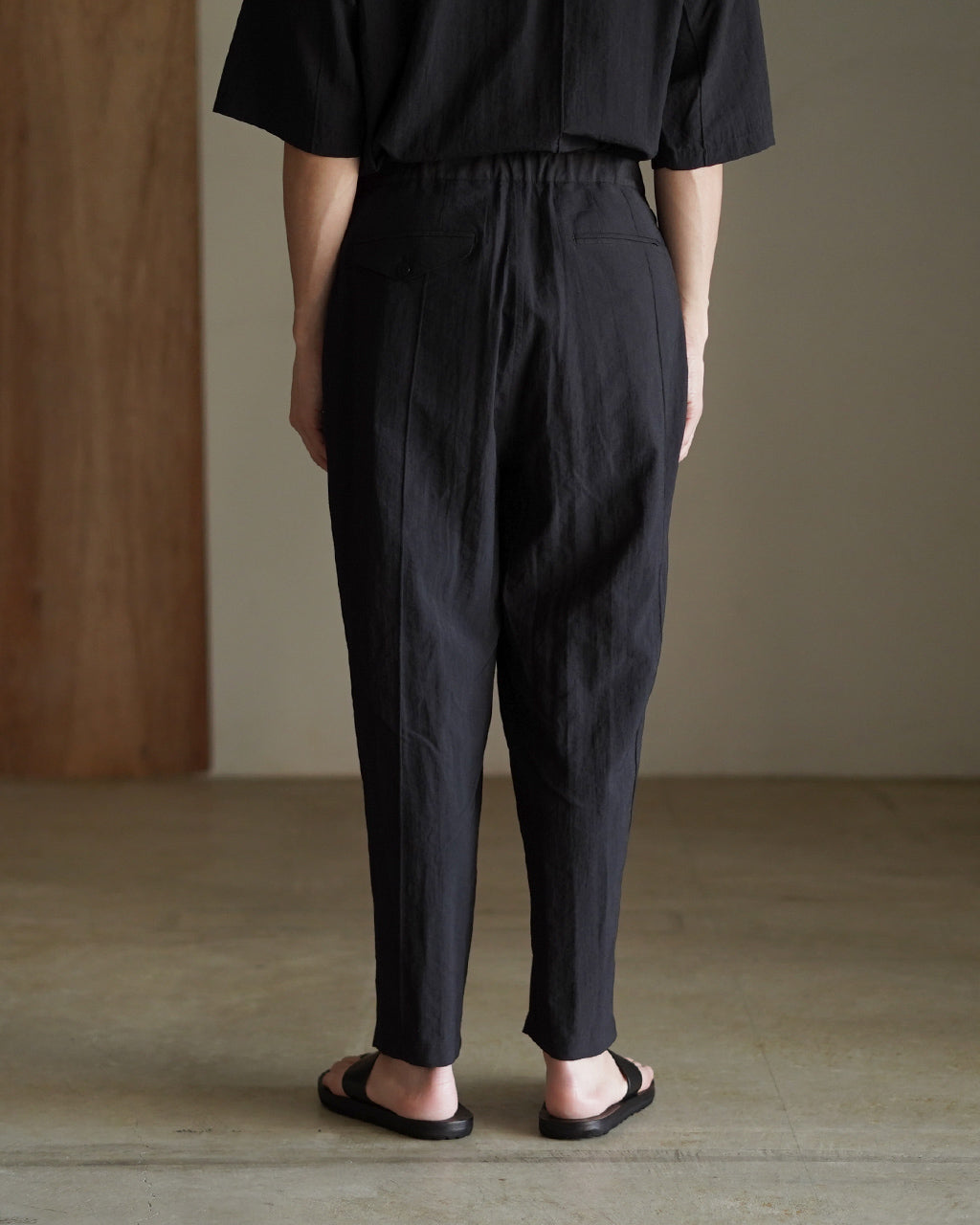 STILL BY HAND スティルバイハンド Pin tuck easy pants イージーパンツ テーパードシルエット|Crouka(クローカ)