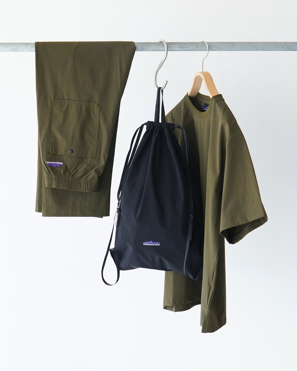 \早得24時間限定ポイント10倍/THOUSAND MILE サウザンドマイル 【3点セット】ショートスリーブTシャツ ロングパンツ セット SHORT SLEEVE T-SHIRT & LONG PANTS SET 半袖 バッグ ストレッチ UVカット TM251NP00011 【送料無料】
