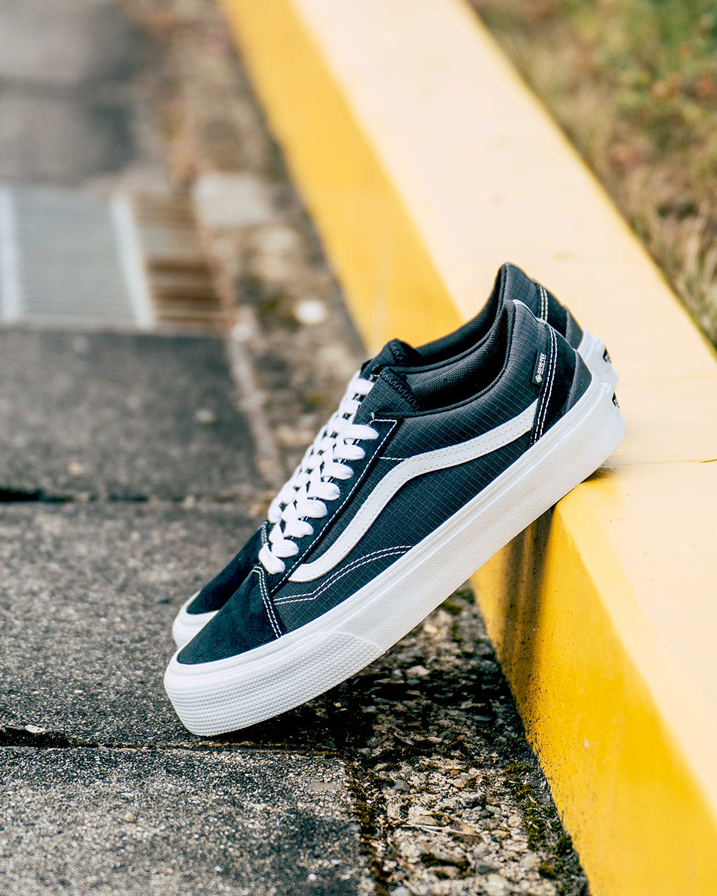 VANS ヴァンズ PREMIUM オールドスクール ゴアテックス ローカット スニーカー シューズ 靴 Old Skool GORE-TEX VN0009QGBPB 防水 スエード【クーポン対象外】【送料無料】