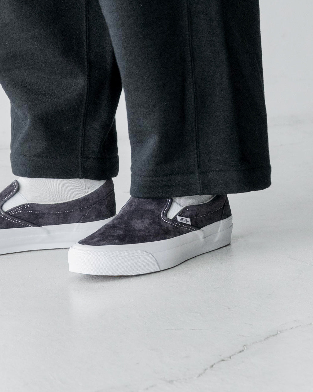 VANS 밴즈 PREMIUM 클래식 슬리폰 98 피그 스웨이드 스니커 Lx Classic Slip-On 98 로우 컷 스케이트 보드 슈즈 신발 VN000D5AEPW【무료우송】
