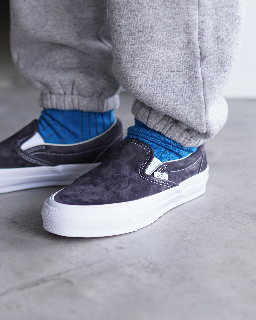 VANS 밴즈 PREMIUM 클래식 슬리폰 98 피그 스웨이드 스니커 Lx Classic Slip-On 98 로우 컷 스케이트 보드 슈즈 신발 VN000D5AEPW【무료우송】