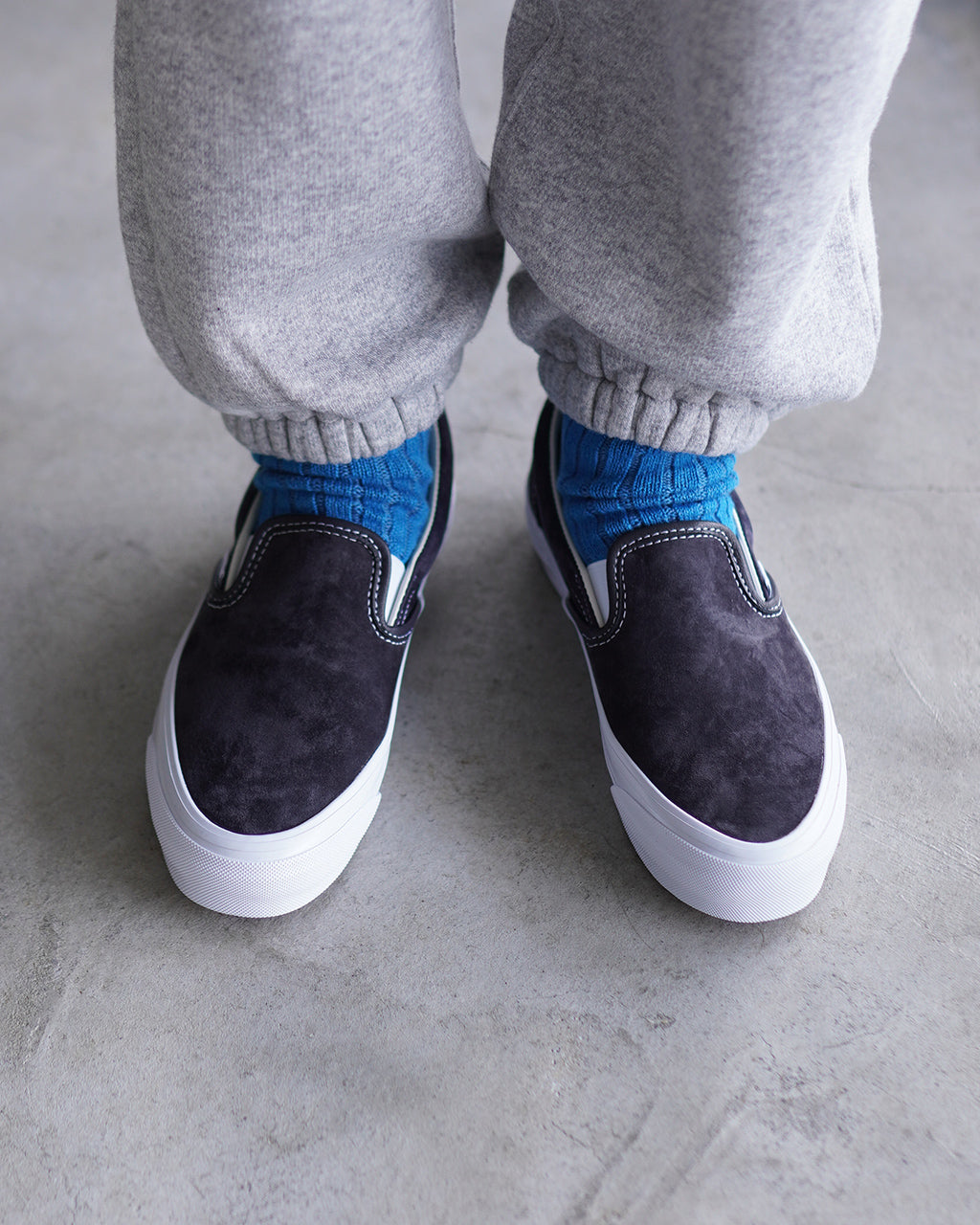 VANS 밴즈 PREMIUM 클래식 슬리폰 98 피그 스웨이드 스니커 Lx Classic Slip-On 98 로우 컷 스케이트 보드 슈즈 신발 VN000D5AEPW【무료우송】