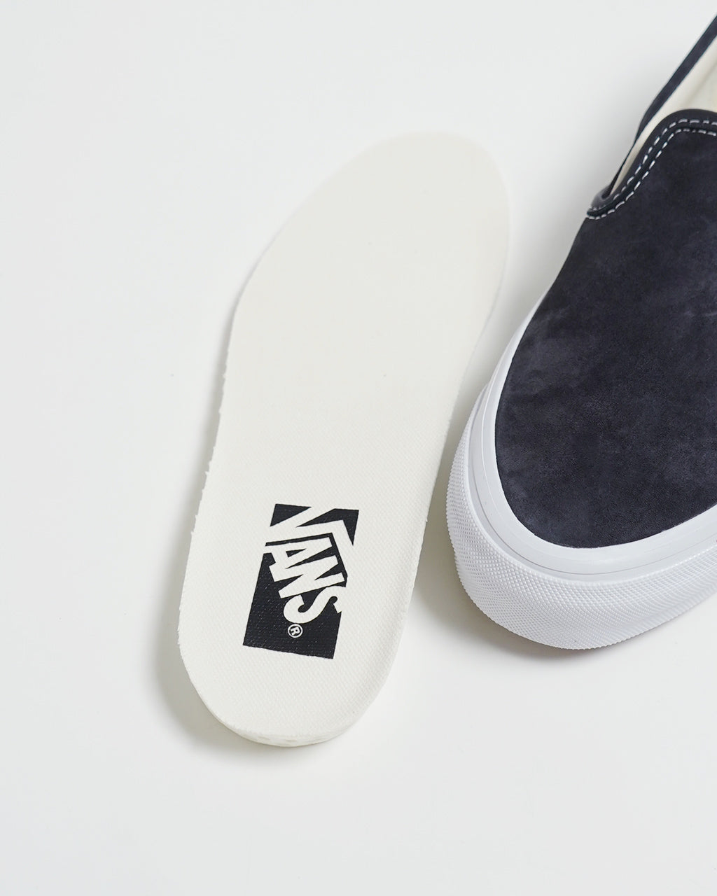VANS 밴즈 PREMIUM 클래식 슬리폰 98 피그 스웨이드 스니커 Lx Classic Slip-On 98 로우 컷 스케이트 보드 슈즈 신발 VN000D5AEPW【무료우송】