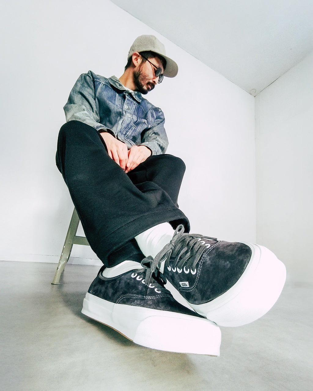 VANS 밴즈 PREMIUM 오센틱 44 피그 스웨이드 스니커 Lx Authentic 44 로우 컷 레이스 업 스케이트보드 슈즈 신발 VN000D5KBYD【무료우송】