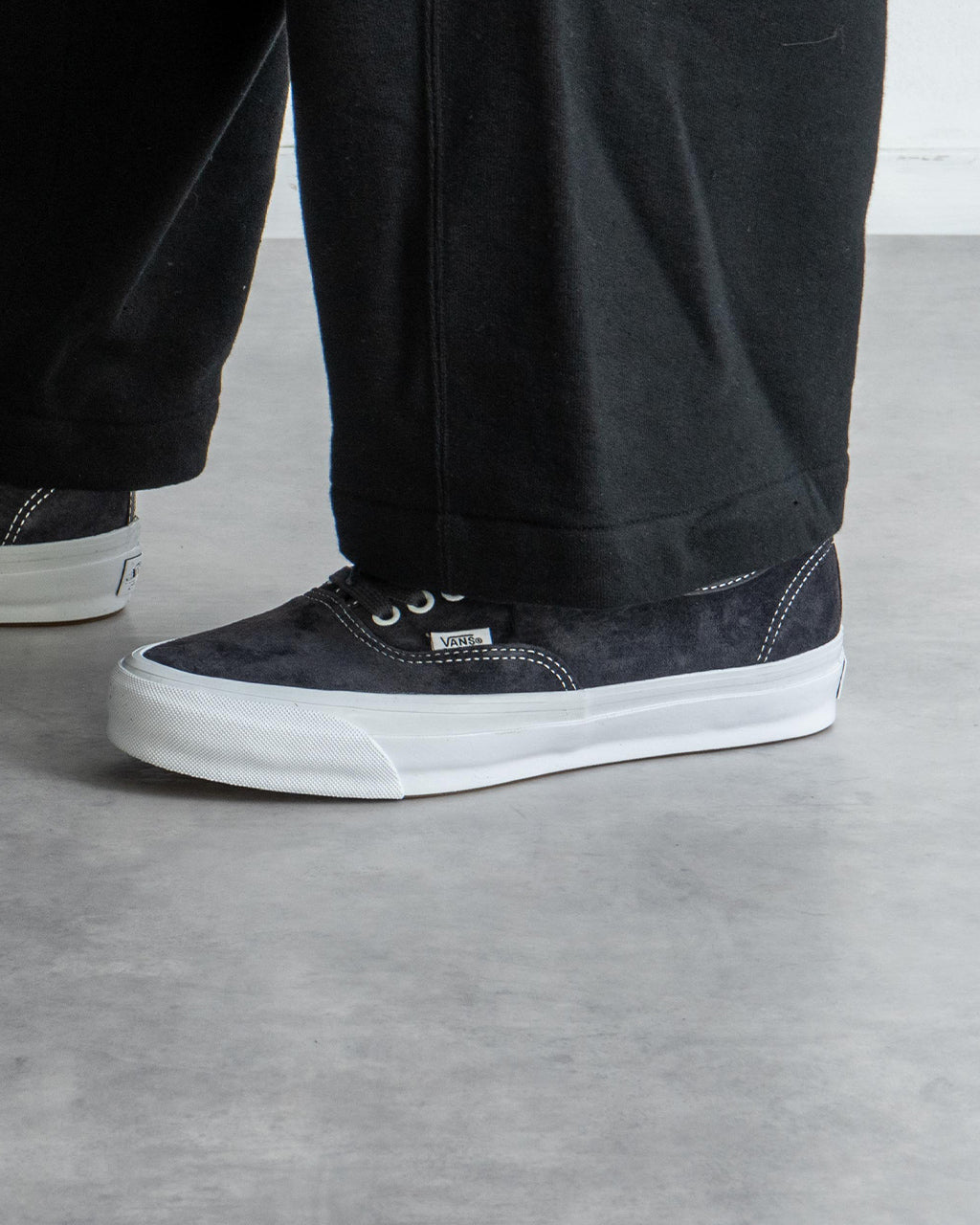 VANS 밴즈 PREMIUM 오센틱 44 피그 스웨이드 스니커 Lx Authentic 44 로우 컷 레이스 업 스케이트보드 슈즈 신발 VN000D5KBYD【무료우송】