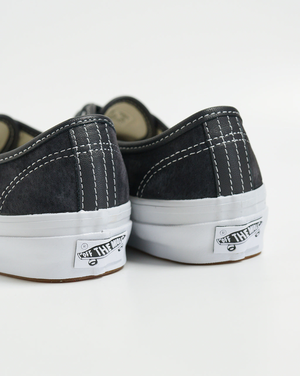 VANS 밴즈 PREMIUM 오센틱 44 피그 스웨이드 스니커 Lx Authentic 44 로우 컷 레이스 업 스케이트보드 슈즈 신발 VN000D5KBYD【무료우송】