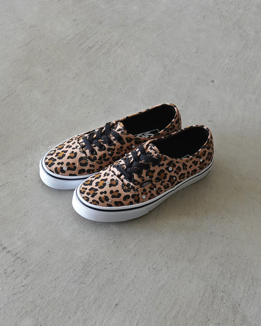 Authentic VN000EADJM9