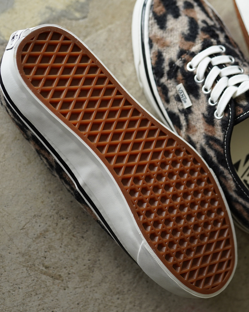 LX Authentic 44 VN000EBNYS8