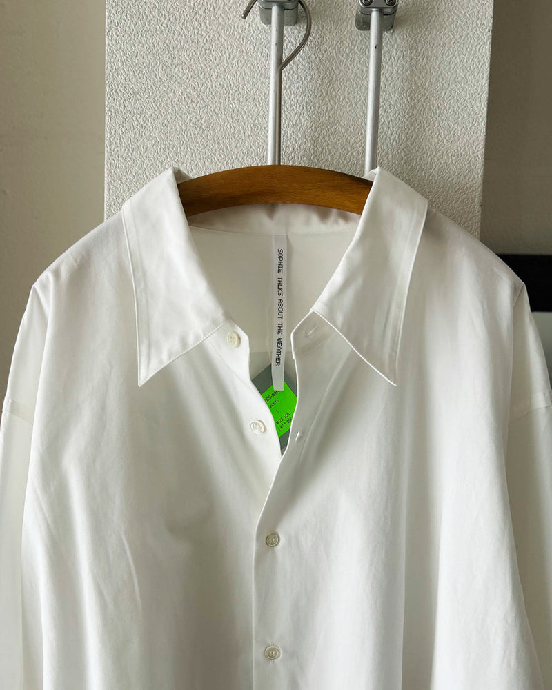 「SOPHIEの白シャツ」