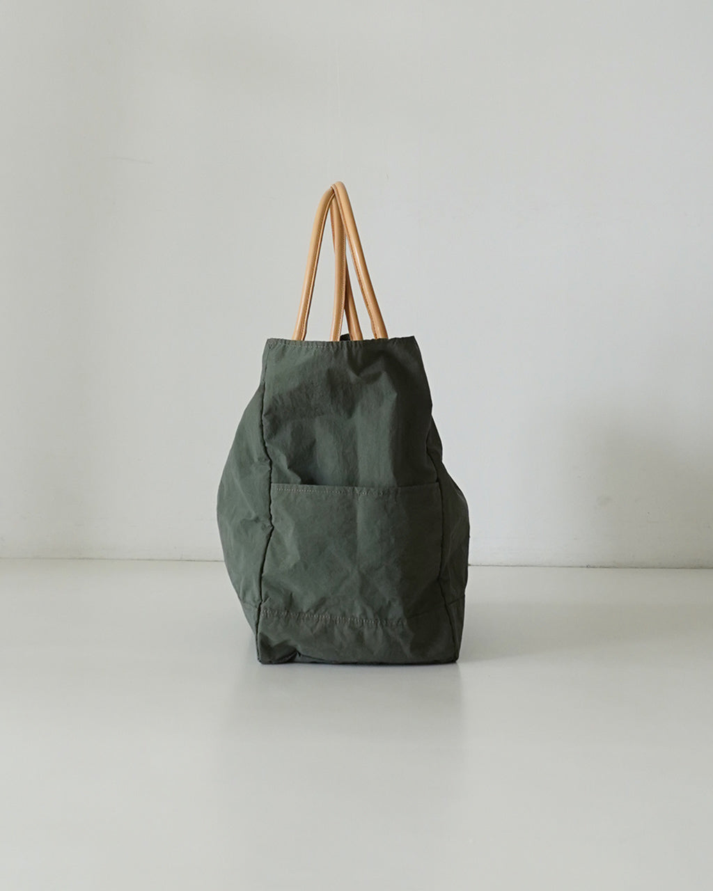 THE WEIGHTLESS TOTE 202TWT