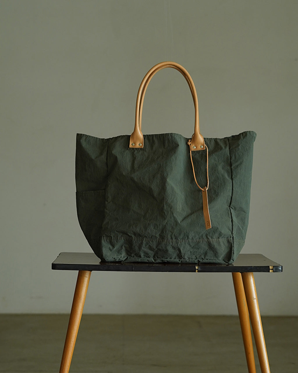 THE WEIGHTLESS TOTE 202TWT