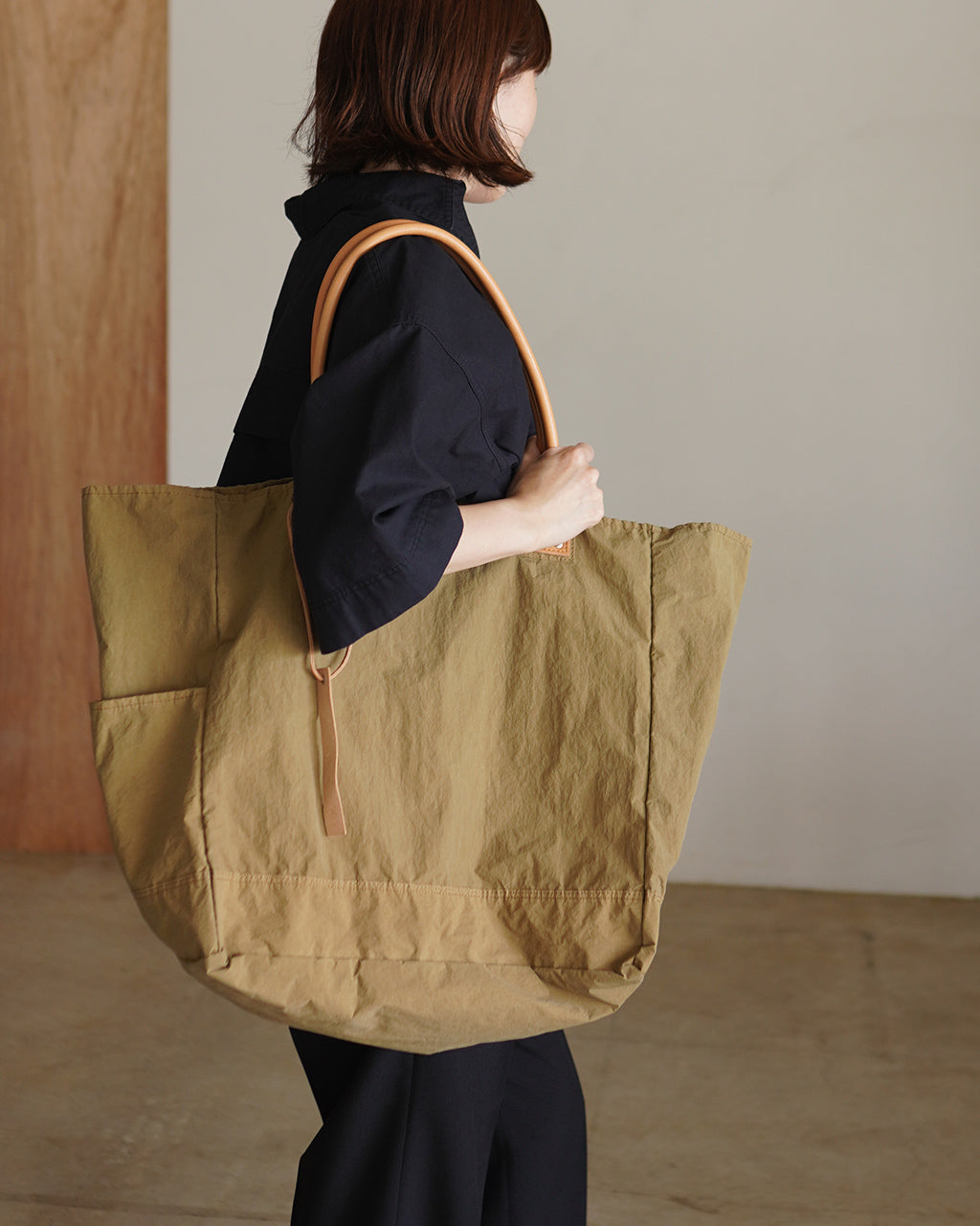 THE WEIGHTLESS TOTE 202TWT