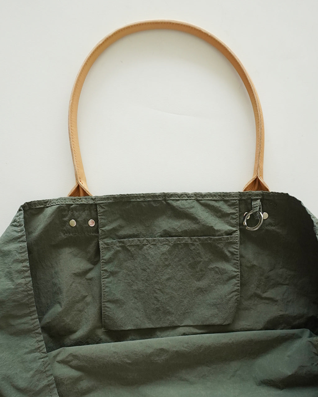 THE WEIGHTLESS TOTE 202TWT