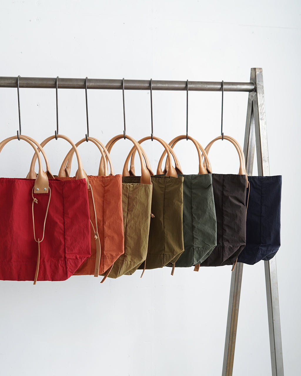 THE WEIGHTLESS TOTE 202TWT / Msize