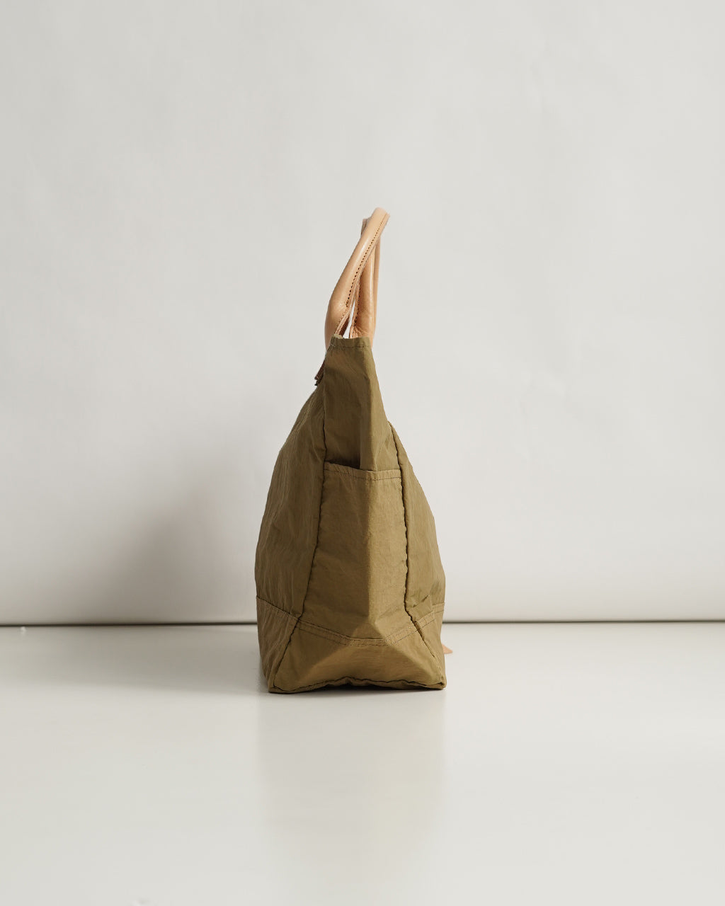 THE WEIGHTLESS TOTE 202TWT / Msize