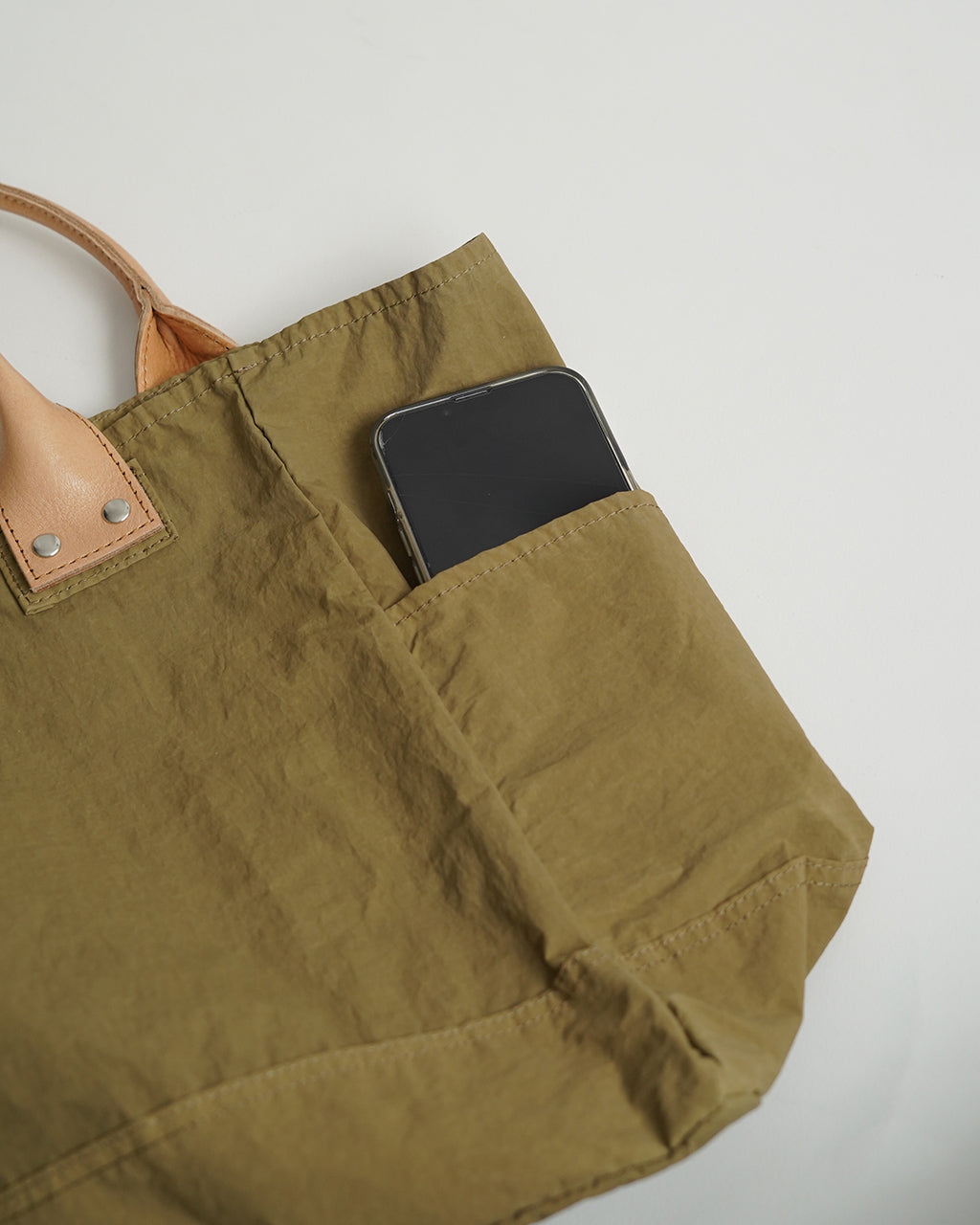 THE WEIGHTLESS TOTE 202TWT / Msize