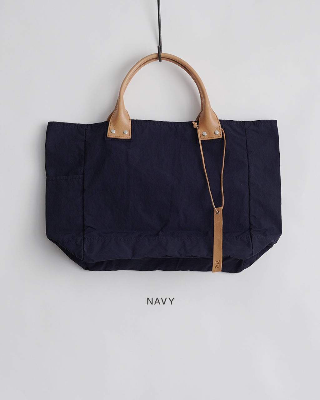 THE WEIGHTLESS TOTE 202TWT / Msize