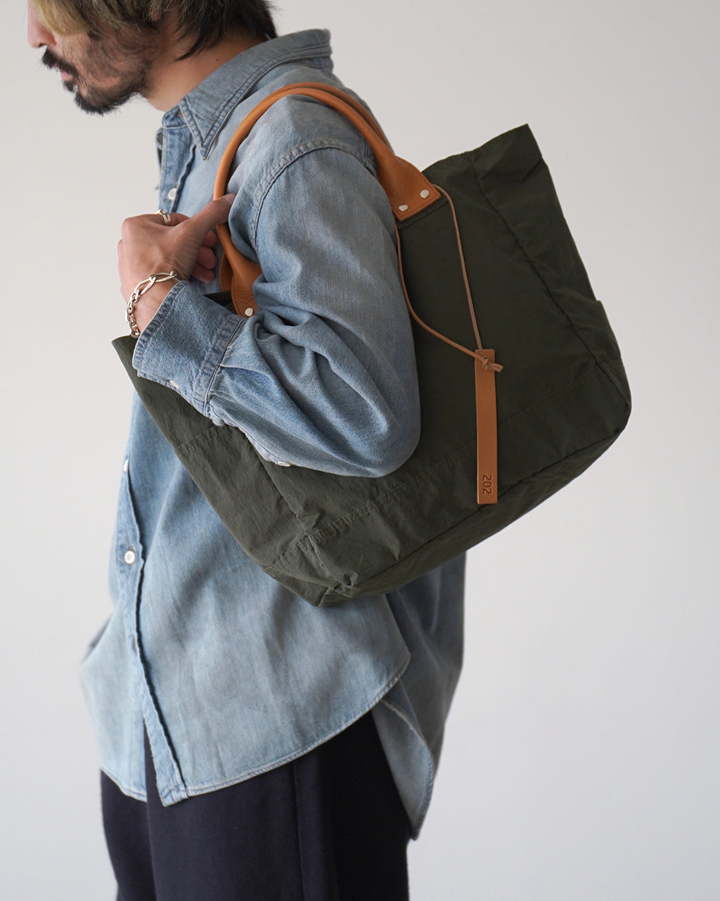 THE WEIGHTLESS TOTE 202TWT / Msize