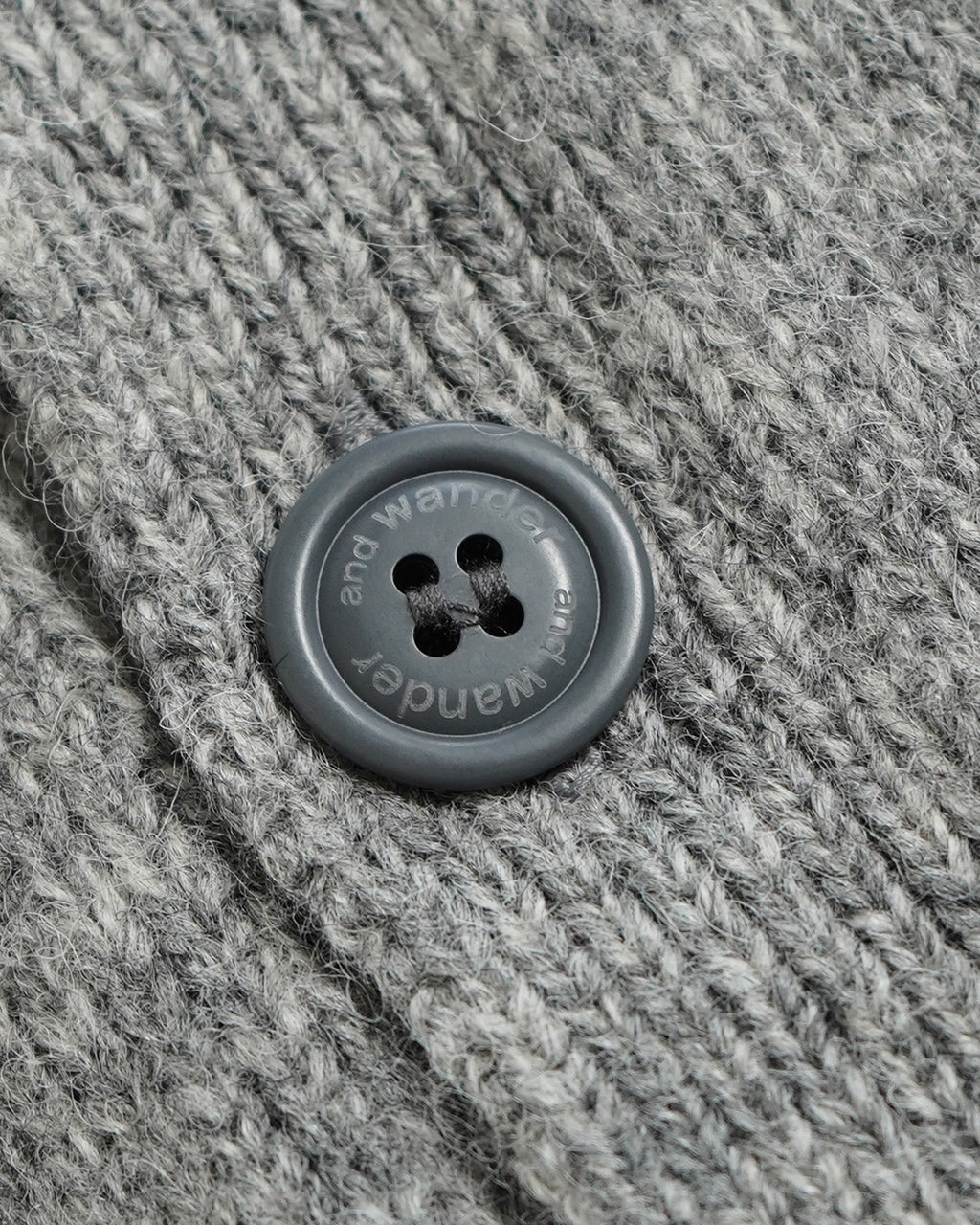 【SALE！40%OFF】and wander アンドワンダー カーディガン shetland wool cardigan シェトランド ウール カーディガン 5744284160【送料無料】