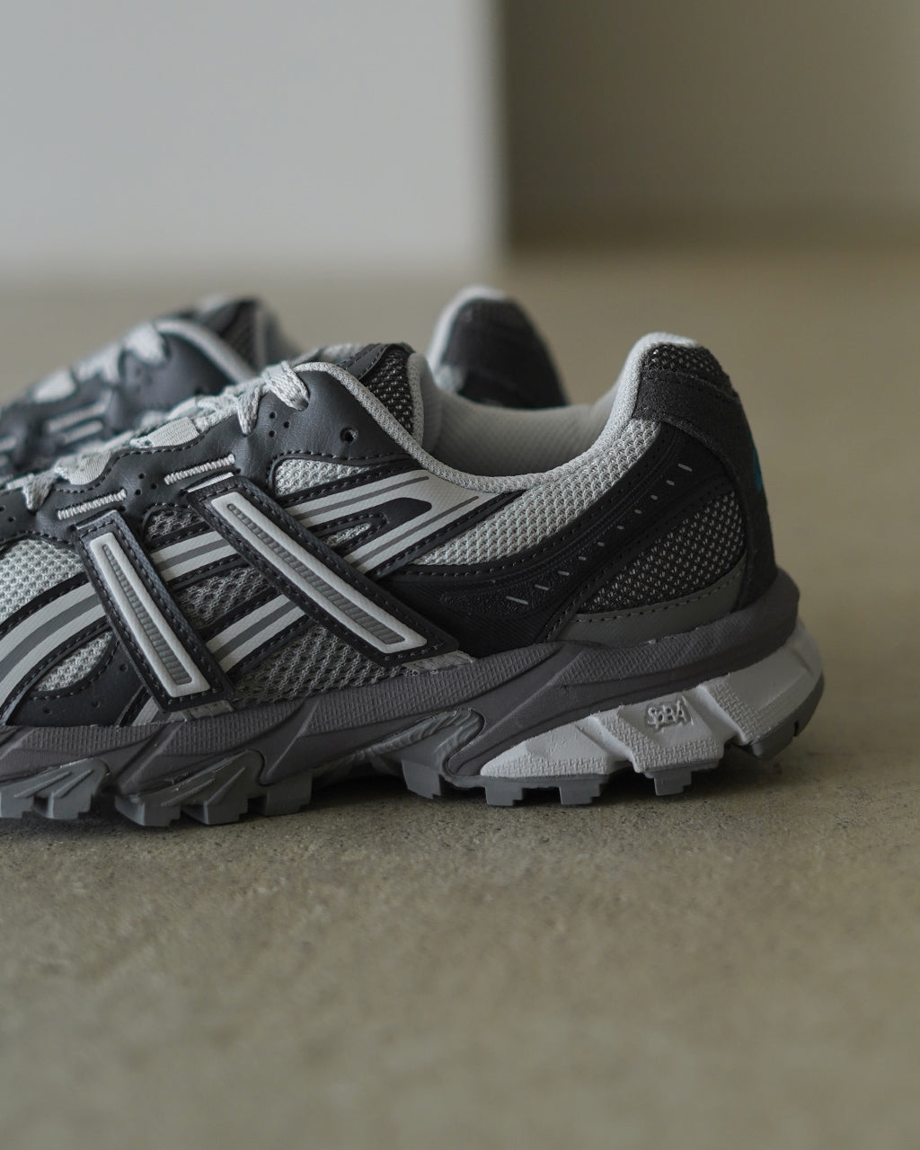 ASICS アシックス ゲル・ソノマ TR62 (コンクリート/オブシディアン